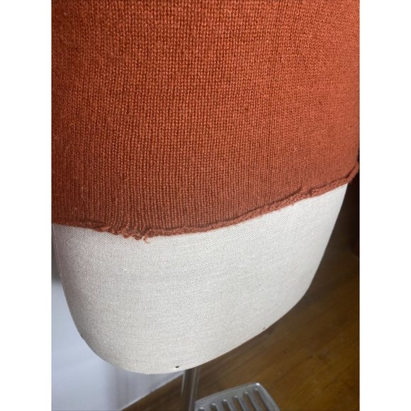 Neiman Marcus Womens Cashmere Sweater Rust Size M Pull over V Neck long Sleeves - Picture 7 of 8